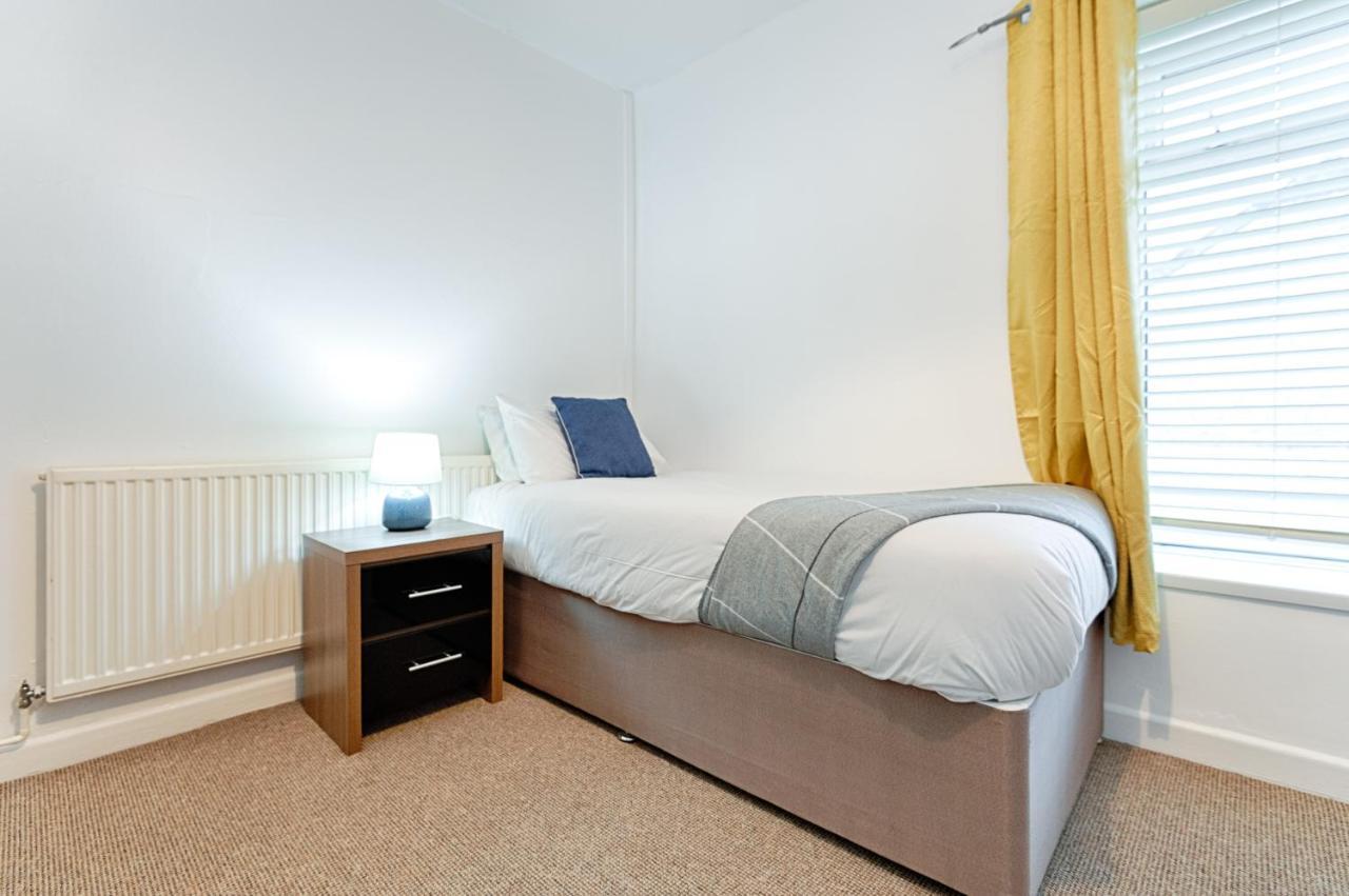 Parking, Tv In Every Bedroom! Swansea Exterior photo