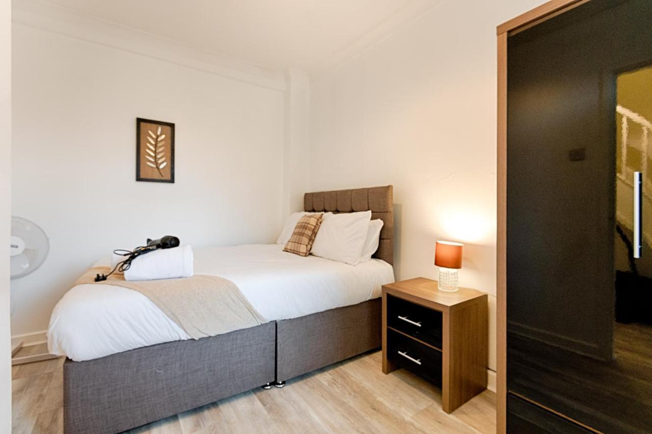 Parking, Tv In Every Bedroom! Swansea Exterior photo